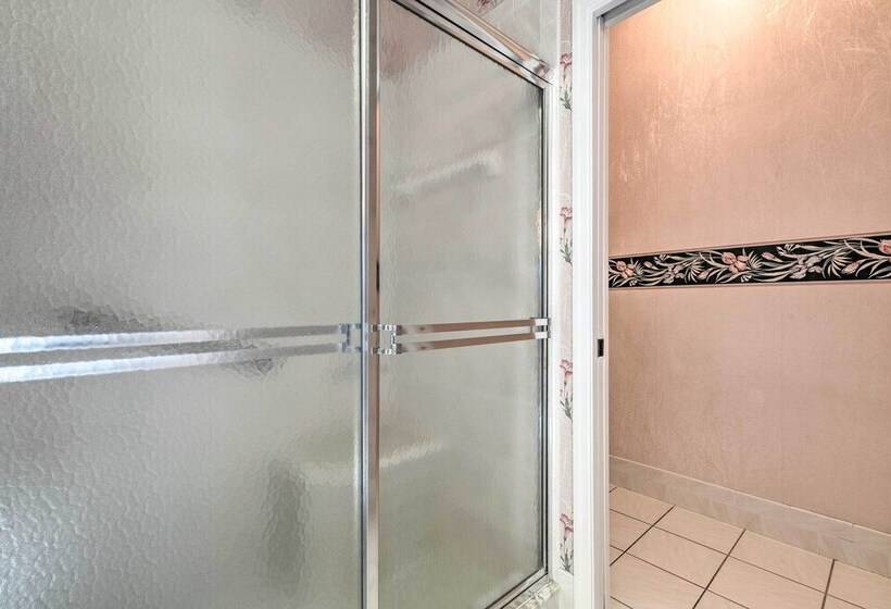 Luxe House W/ Lanai + Pool, 2 Miles To Golf!