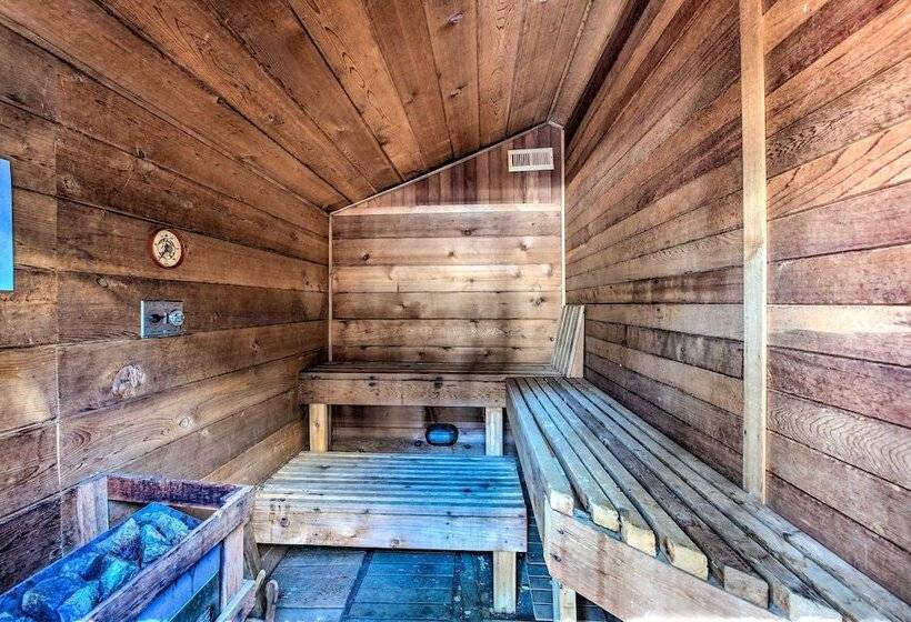 Mysty Mountain Cabin On River: Near Stevens Pass!
