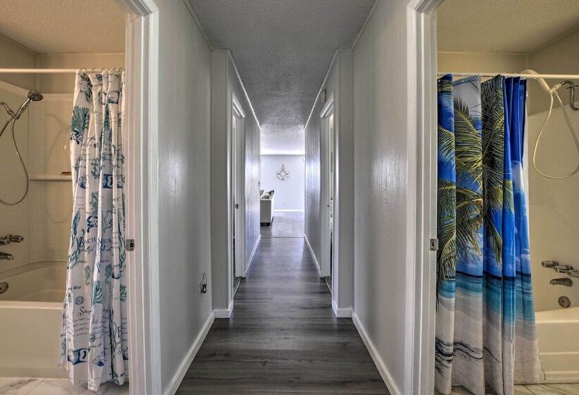 Oak Island Beach Abode W/ Deck: Walk To Shore!