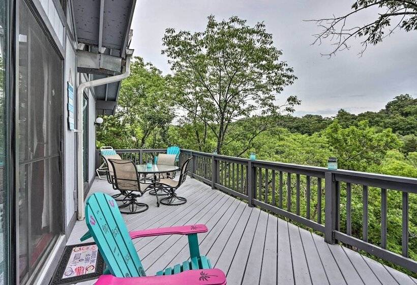 < 1 Mi To The Lake: Osage Beach Home W/ Deck