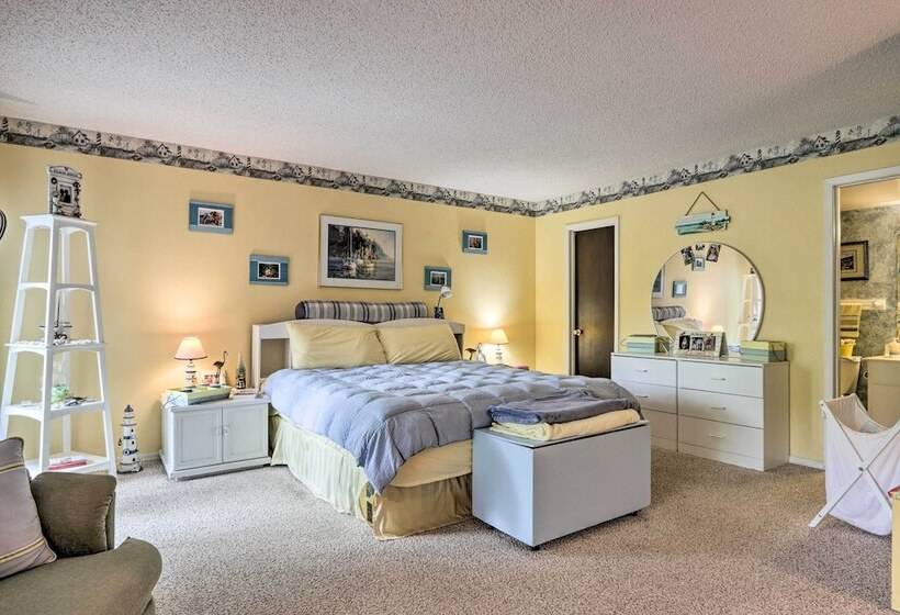 < 1 Mi To The Lake: Osage Beach Home W/ Deck