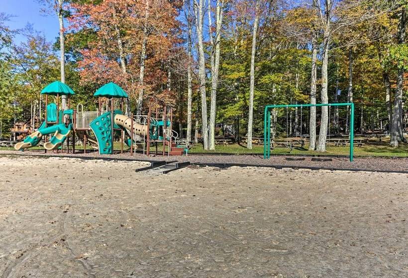 Near Skiing: Pocono Lake Cabin W/ Screened Patio