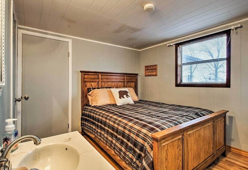 Rustic Stockton Lake Cabin Half Mile To Boat Ramp!