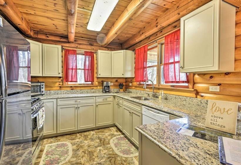 Secluded, Pet Friendly Cabin W/ Deck & Fireplace!