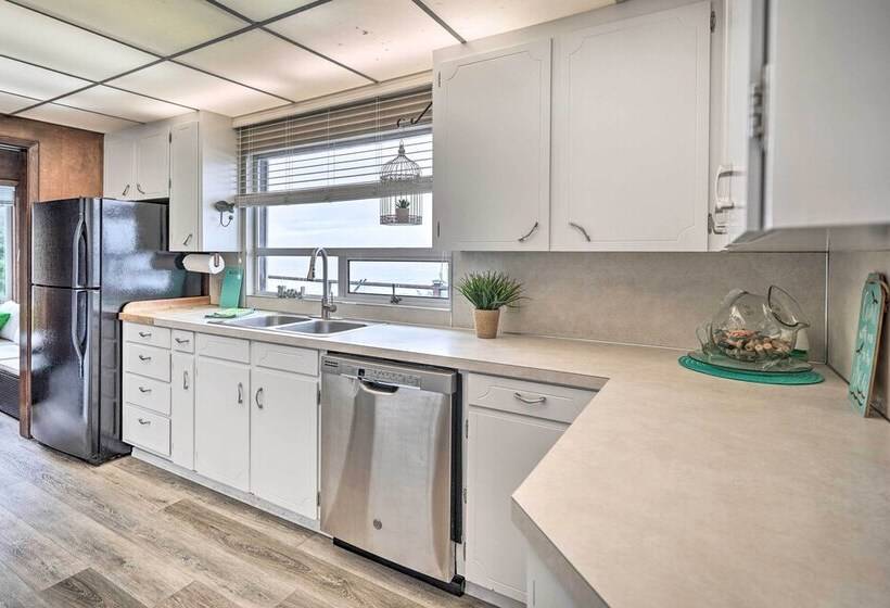 Serenity By The Sea Chic Oceanfront Home W/ Deck