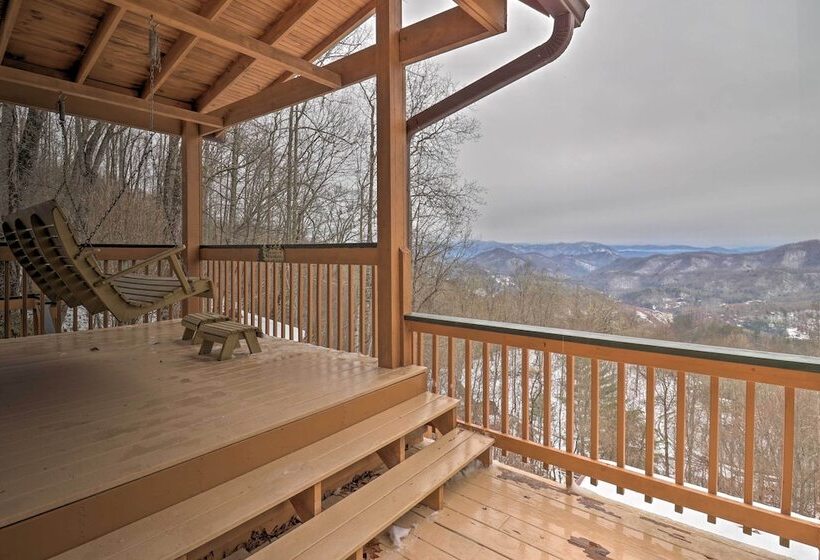 Smoky Mountain Cabin W/ Hot Tub & Views!