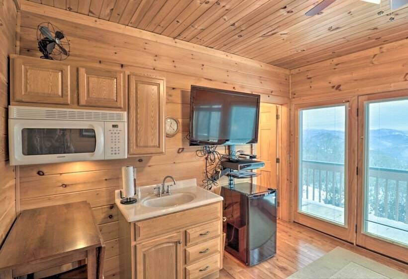 Smoky Mountain Cabin W/ Hot Tub & Views!