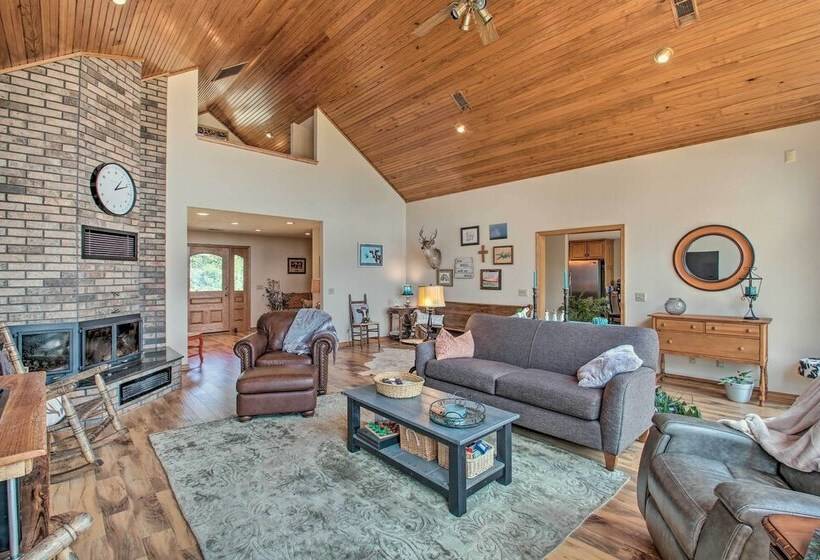 Spacious House W/ Wraparound Deck + Mtn Views!