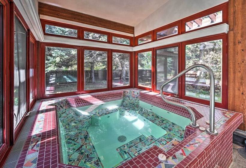 Spacious Luxury Retreat W/ Private Hot Tub & Pool!
