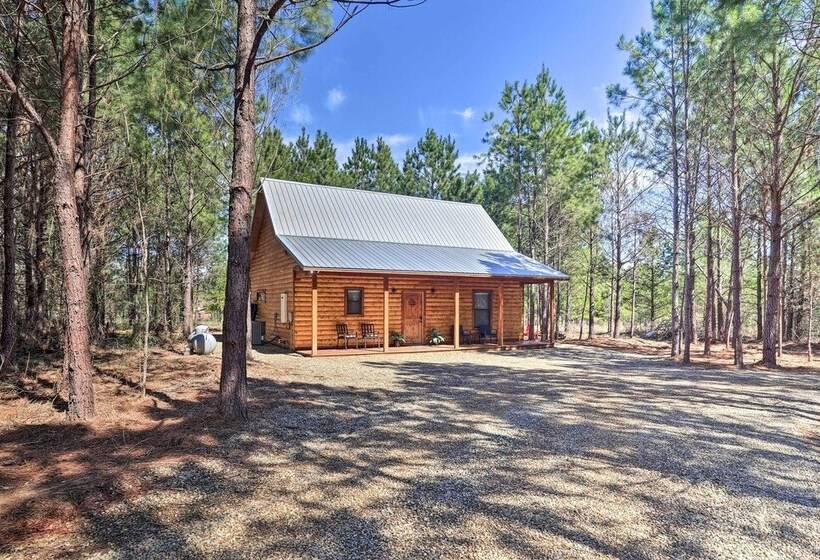 The Breeze    Broken Bow Cabin W/ Hot Tub & Deck!