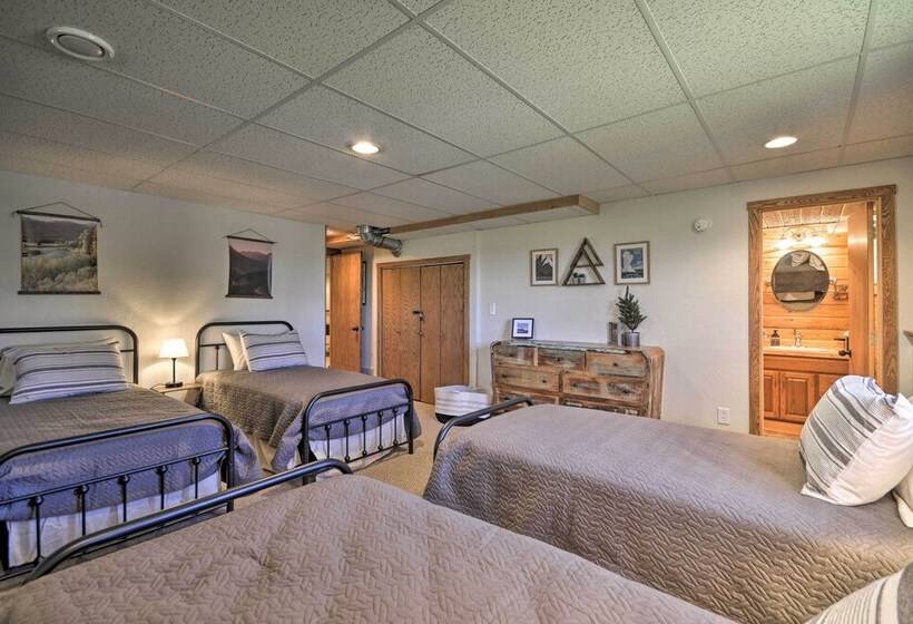 The Front Porch 20 Acre Country Home W/ Mtn View