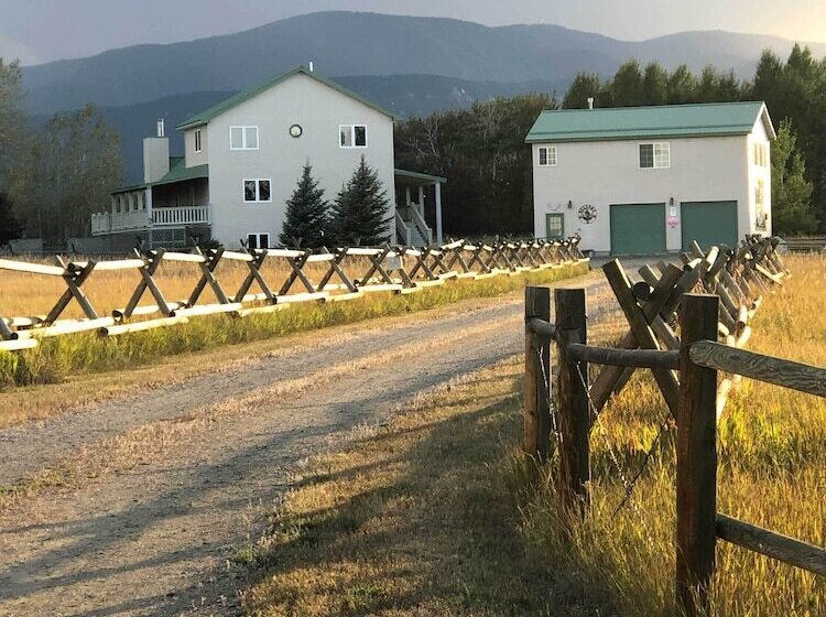 The Front Porch 20 Acre Country Home W/ Mtn View