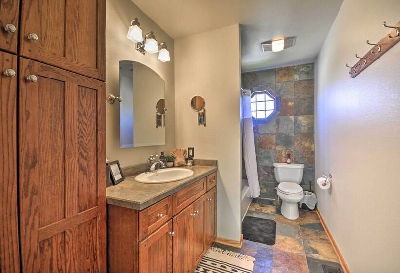 The Front Porch 20 Acre Country Home W/ Mtn View