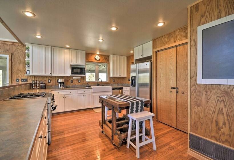 The Front Porch 20 Acre Country Home W/ Mtn View