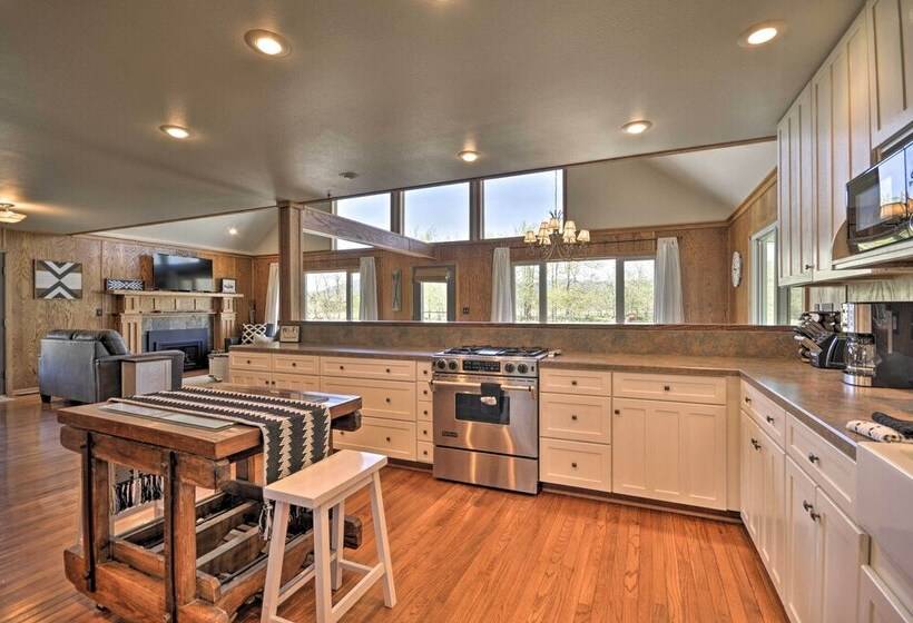 The Front Porch 20 Acre Country Home W/ Mtn View