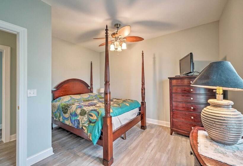 Updated Family Getaway: Walk To Sea Haven Beach!