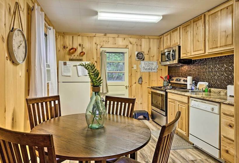 Albrightsville Retreat W/ Community Pool & Hot Tub