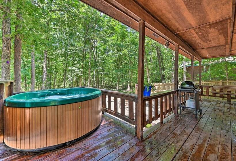 Azalea House    Forest Retreat W/ Hot Tub!
