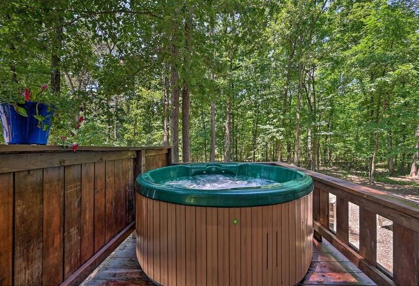 Azalea House    Forest Retreat W/ Hot Tub!