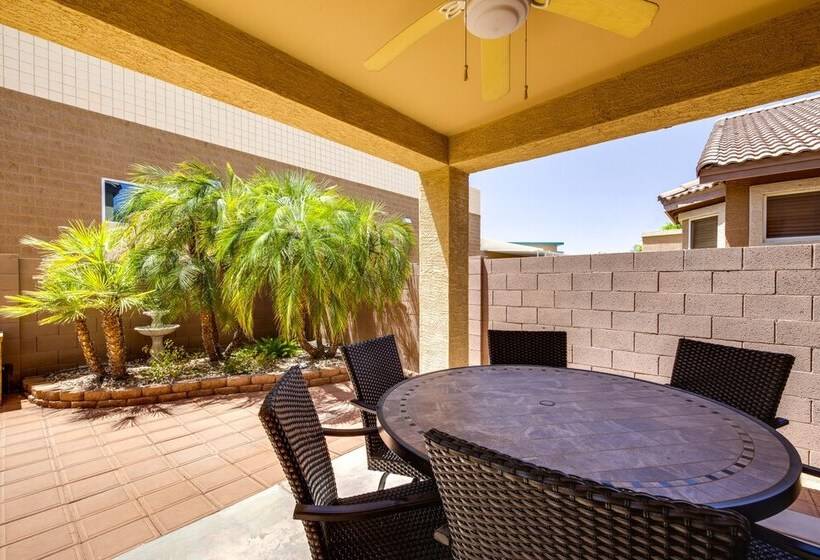Beautiful Phoenix Home: Private Yard, Pool Access!