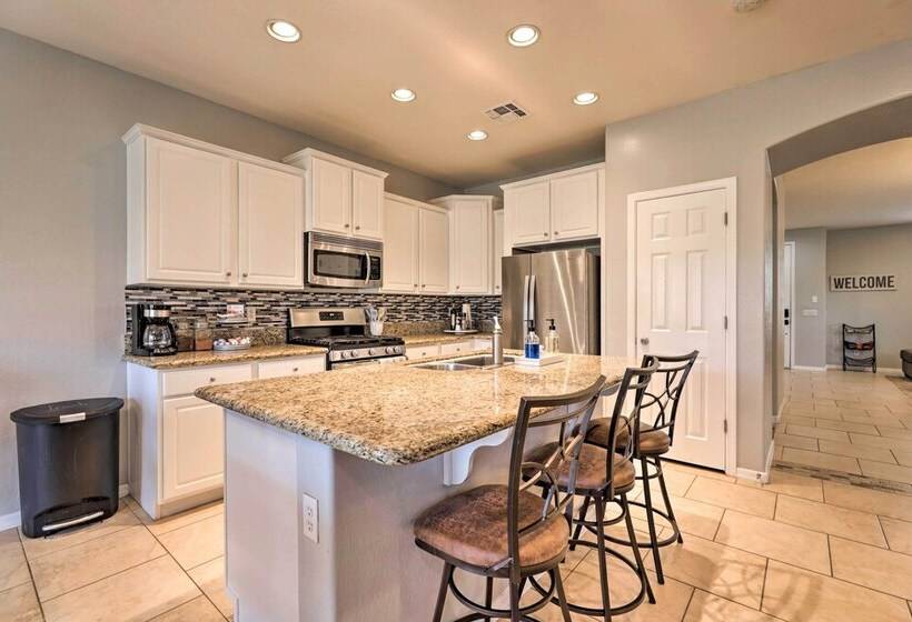 Bright & Airy Goodyear Home Near Golf Courses