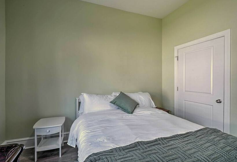 Bright Durham Home W/ Fully Furnished Deck!