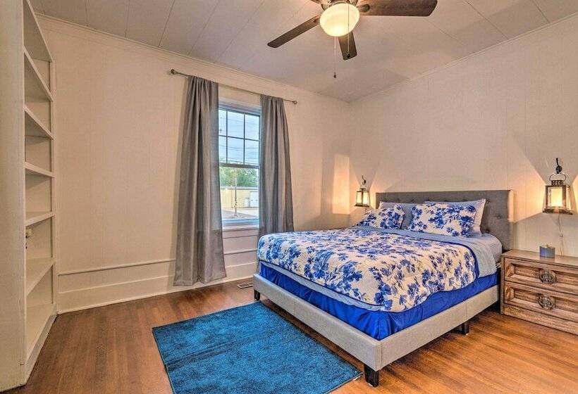 1 Mi To Bathhouse Row: Bright Hot Springs Home!