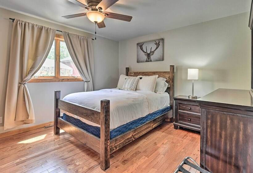 Cabin 1 Mi To Sand Valley, 1 Block To Beach