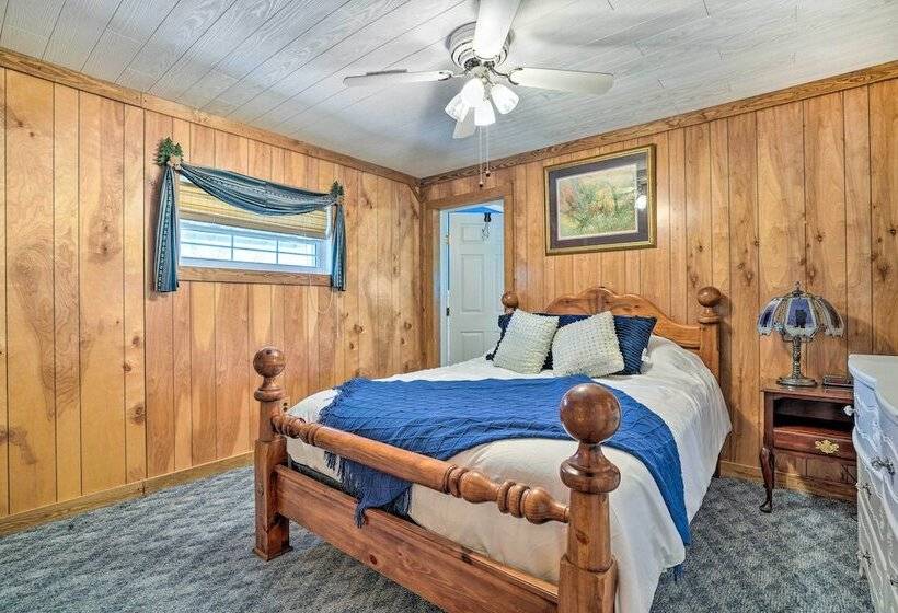 Charming Ingram Home W/ Yard & Furnished Patio!