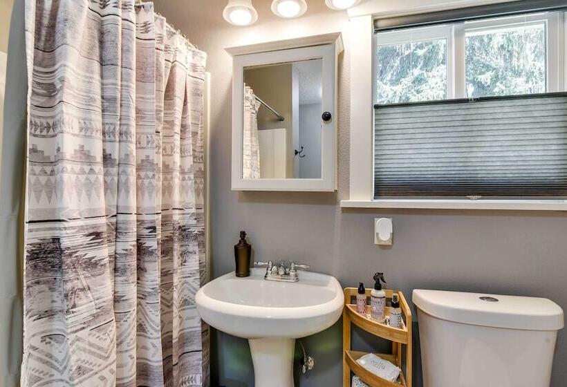 Charming Portland Home, Walk To Light Rail!