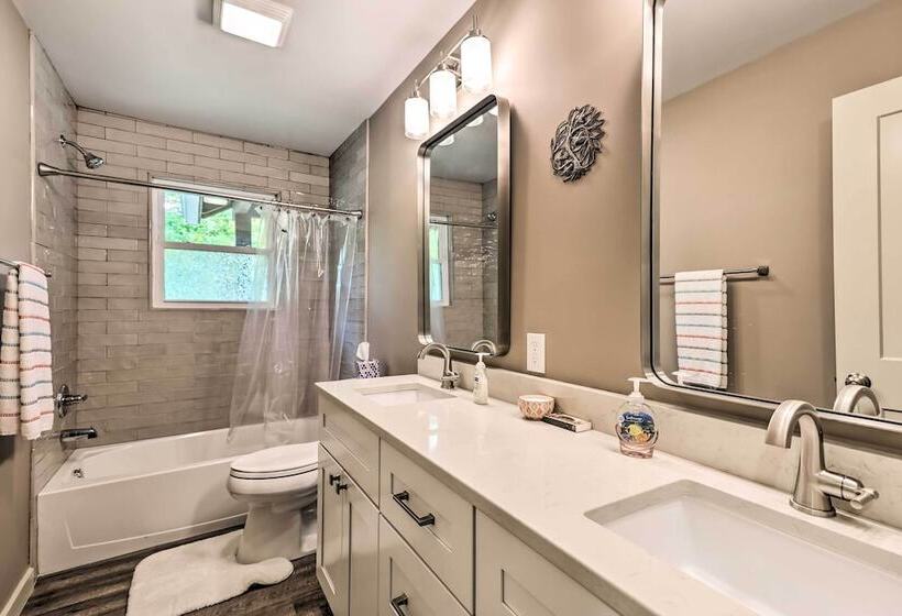 Newland Retreat W/ Creek, Near Hiking + Wineries!