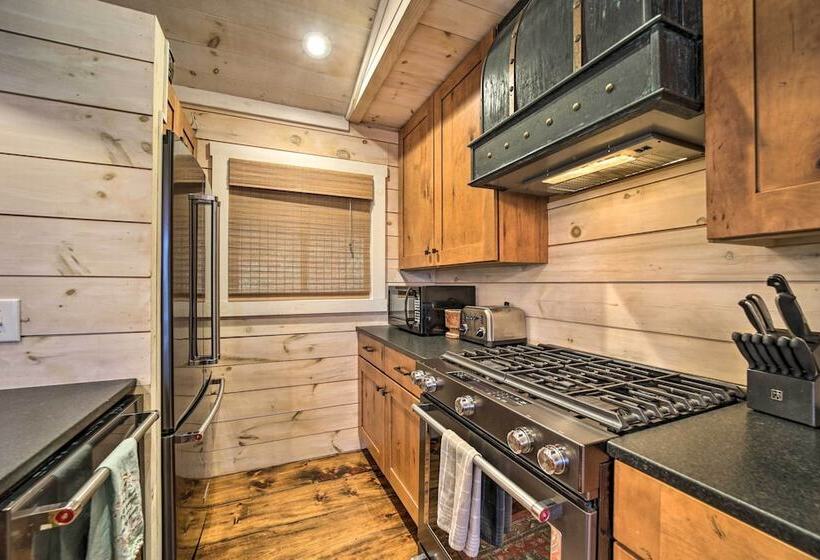 Mountain View Cabin Near Ski Sapphire Valley!