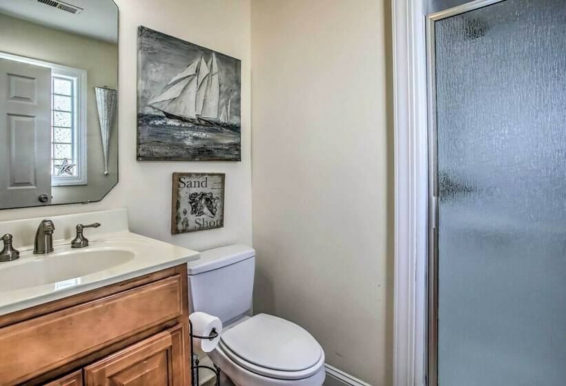 Coastal Retreat W/ Hot Tub: Steps To Beach!