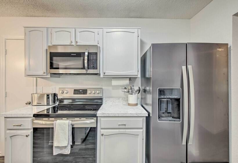 2 Mi To Lone Star Park: Irving Home W/ Fenced Yard