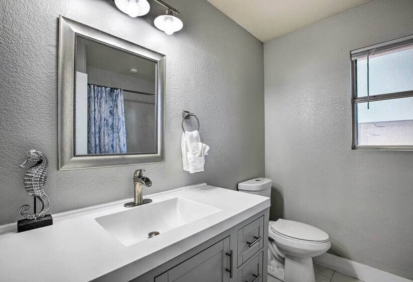 Pet Friendly Glendale Home W/ Pool, Near Golfing