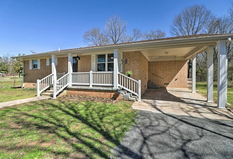 Greers Ferry Home W/ Yard, < 1 Mi To Marina!