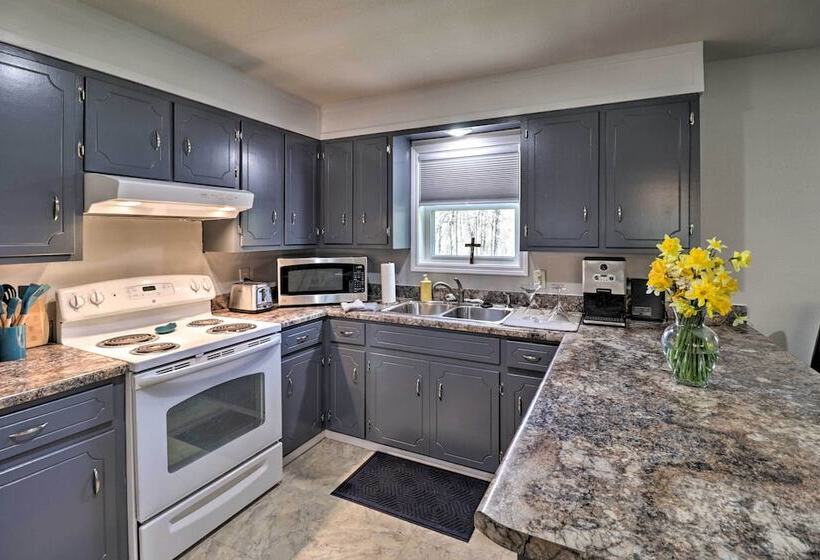 Greers Ferry Home W/ Yard, < 1 Mi To Marina!