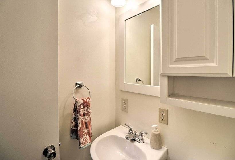 Greers Ferry Home W/ Yard, < 1 Mi To Marina!