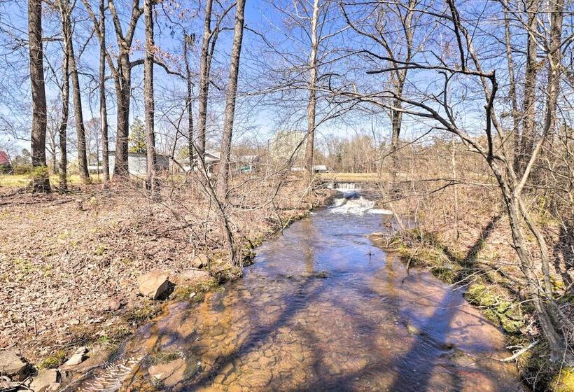 Greers Ferry Home W/ Yard, < 1 Mi To Marina!