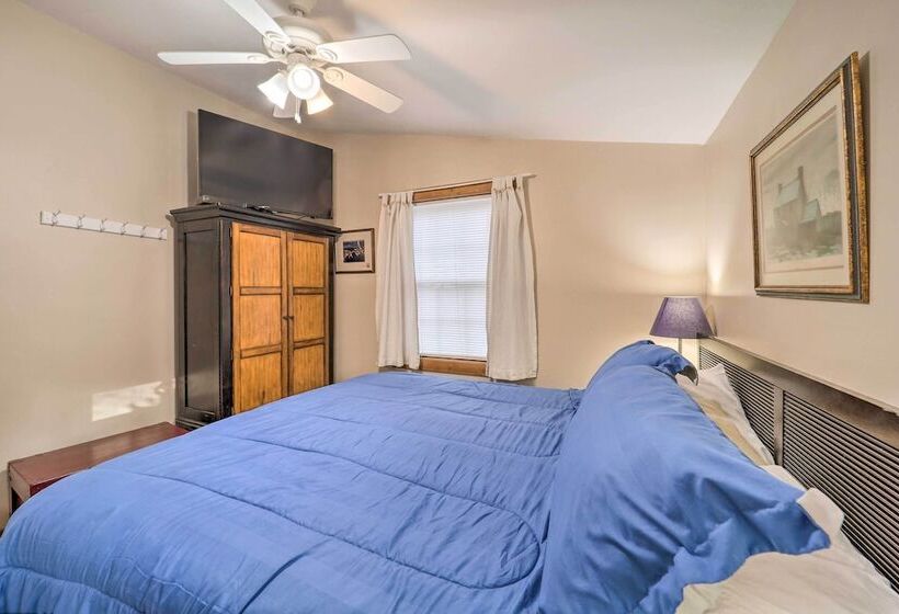 High Country Newland Cabin W/ Deck + Fire Pit!