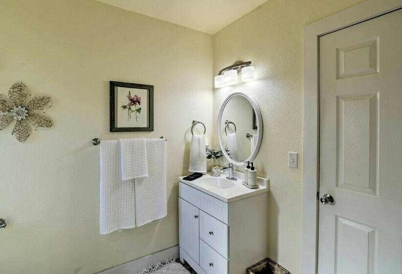 Ideally Located Chico Home   Fire Pit & Grill