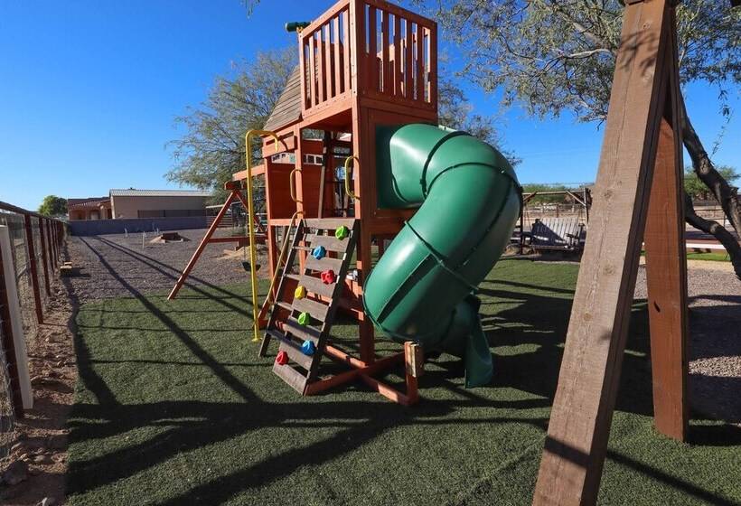 Phoenix  Kick Back Corral  W/ Outdoor Oasis!