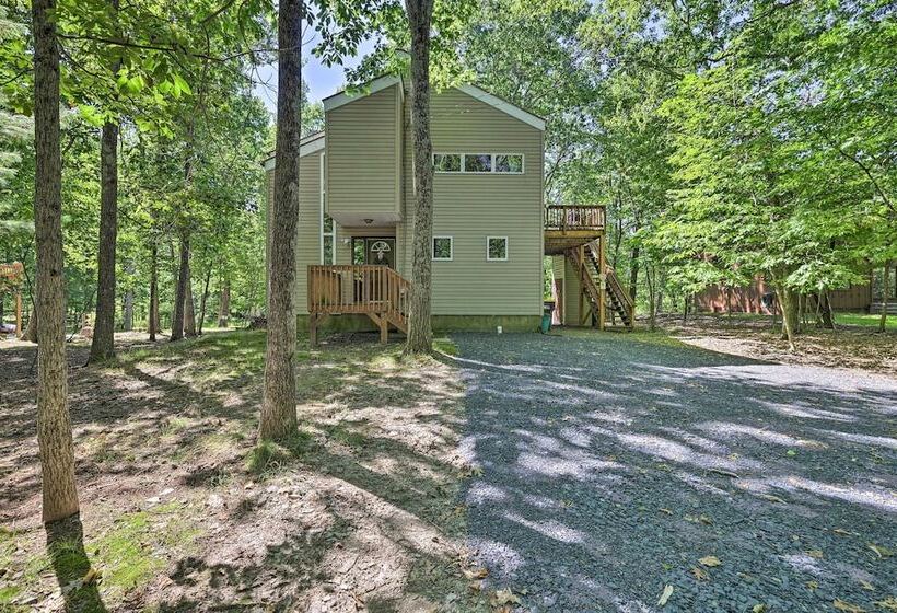 Fire Pit & Grill: Lakefront Poconos Cottage!