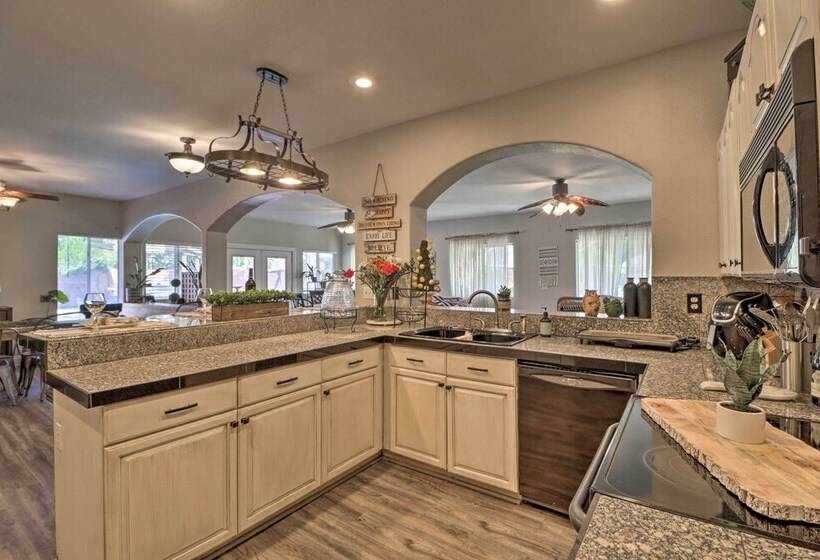 Lavish Family Escape W/ Game Room In Avondale!