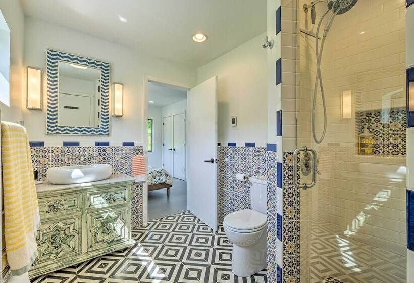 Luxe + Modern Home: 30mi To Saratoga Springs!