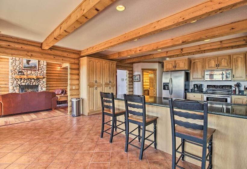 Luxe Show Low Home W/ Hot Tub, Game Room + Theater