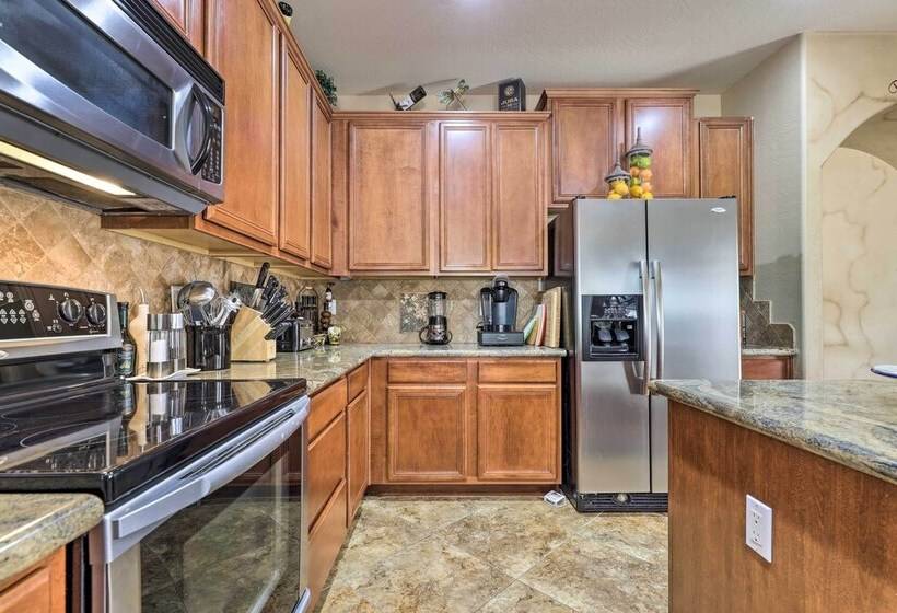 Maricopa Desert Oasis: Fenced Yard W/ Hot Tub