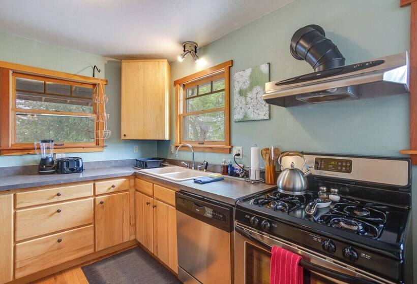 Montrose Family Home W/ Yard & Fruit Trees!