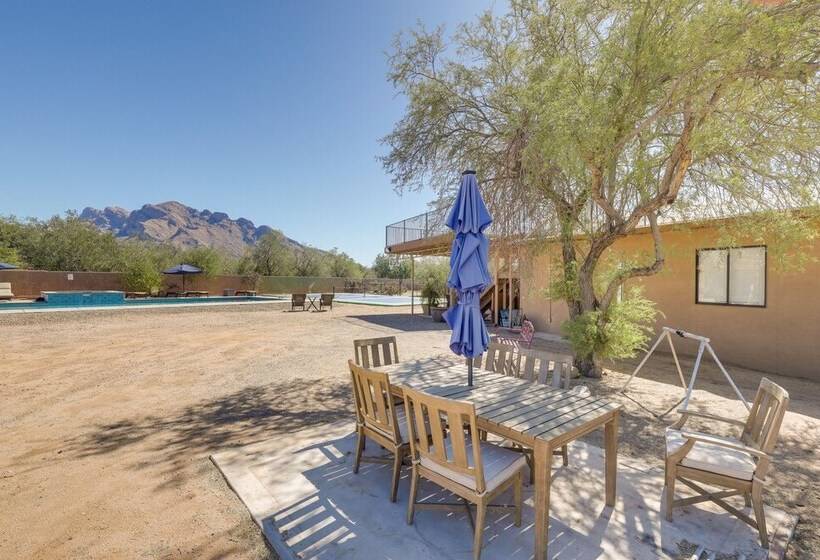Oro Valley Retreat W/ Pool, Spa & Rooftop Views!