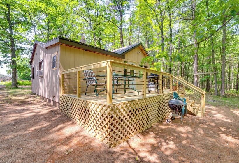 Sunroom, Deck & Grills: Marquette Cottage!